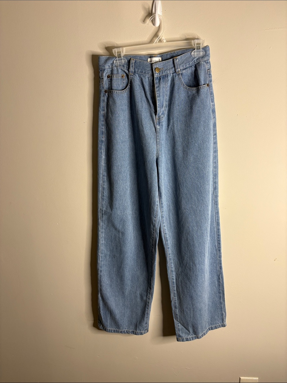 Classic Light Blue Boyfriend Jeans with Relaxed Fit